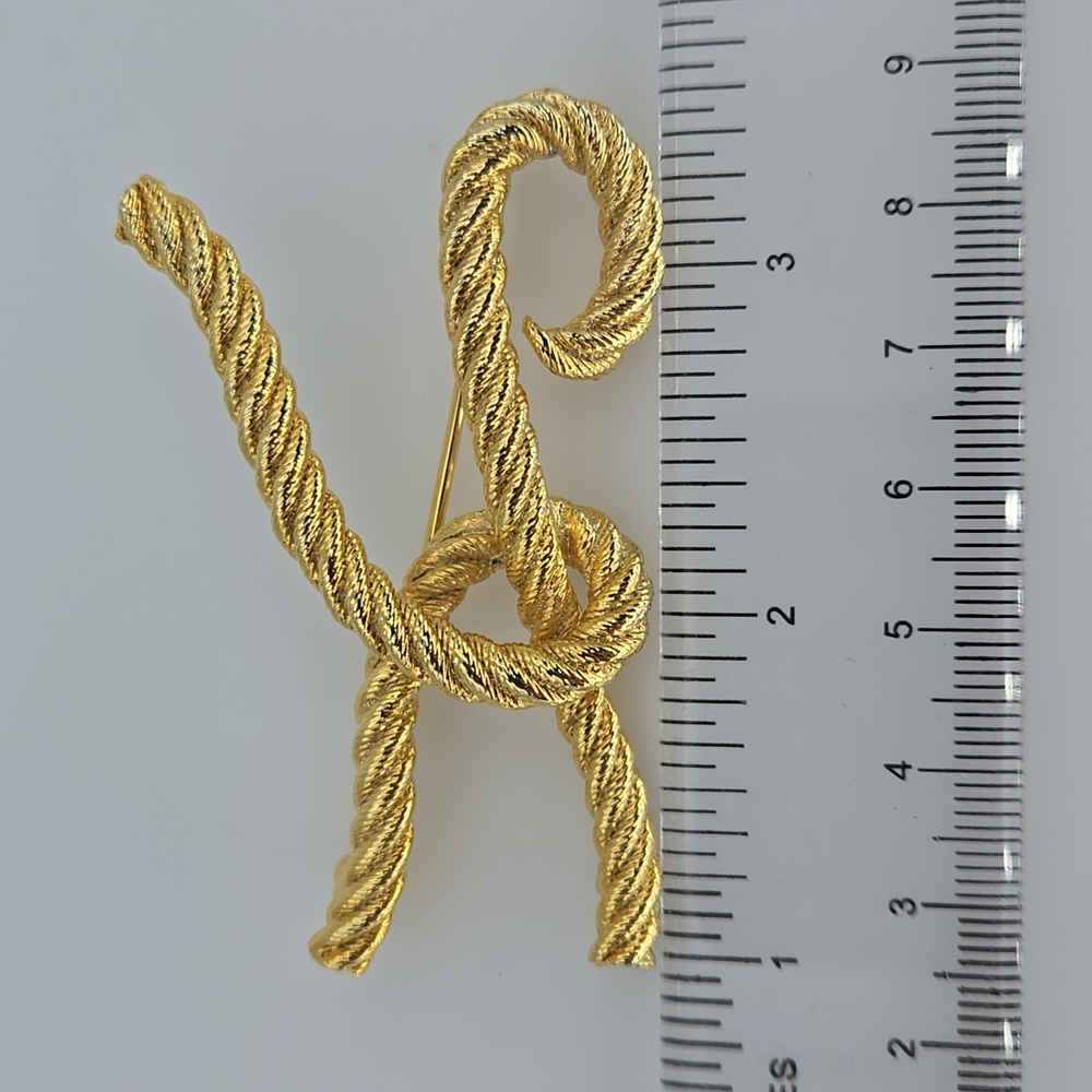 Gold Tone Twisted Rope "K" Initial Brooch - Picture 6 of 6